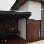 Domivka із чаном-джакузі, каміном і кіно-зоною у Cлавську Prázdninový dům Slavske