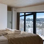 بيت للعطل Domivka із чаном-джакузі, каміном і кіно-зоною у Cлавську *
