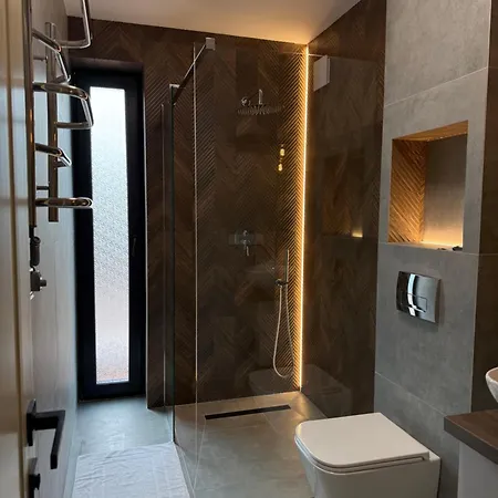 Domivka із чаном-джакузі, каміном і кіно-зоною у Cлавську * Slavske