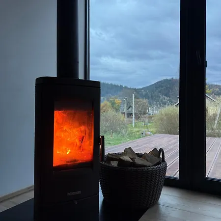 Domivka із чаном-джакузі, каміном і кіно-зоною у Cлавську Prázdninový dům *