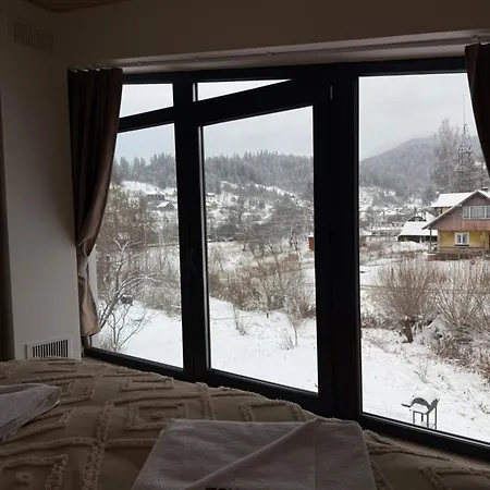 Domivka будинок для відпочинку у карпатах із чаном-джакузі, каміном і панорамними вікнами