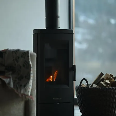 Domivka із чаном-джакузі, каміном і кіно-зоною у Cлавську