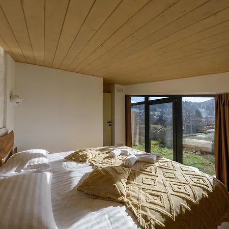 בית נופש Domivka із чаном-джакузі, каміном і кіно-зоною у Cлавську סלאבסקה