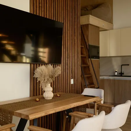 Domivka із чаном-джакузі, каміном і кіно-зоною у Cлавську סלאבסקה