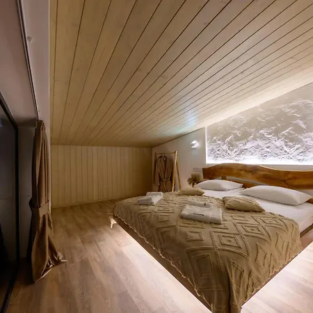 Domivka із чаном-джакузі, каміном і кіно-зоною у Cлавську *