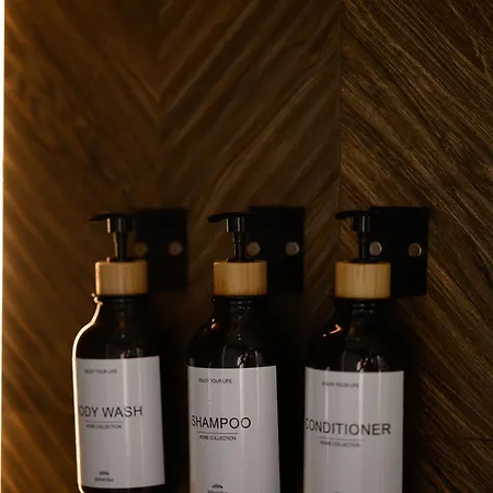 Domivka із чаном-джакузі, каміном і кіно-зоною у Cлавську בית נופש *