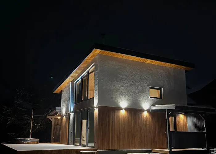 Domivka із чаном-джакузі, каміном і кіно-зоною у Cлавську 度假居