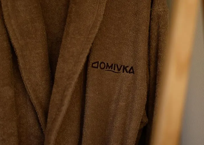 Domivka із чаном-джакузі, каміном і кіно-зоною у Cлавську 度假居 *