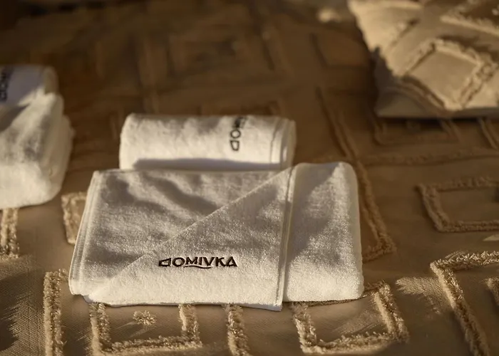 度假居 Domivka із чаном-джакузі, каміном і кіно-зоною у Cлавську