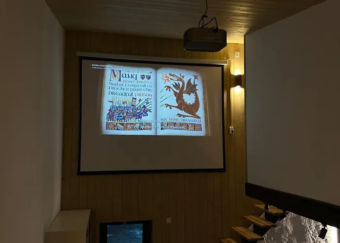 Domivka із чаном-джакузі, каміном і кіно-зоною у Cлавську 度假居