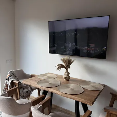 Domivka із чаном-джакузі, каміном і кіно-зоною у Cлавську Holiday home Slavske