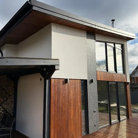 Domivka із чаном-джакузі, каміном і кіно-зоною у Cлавську Holiday home