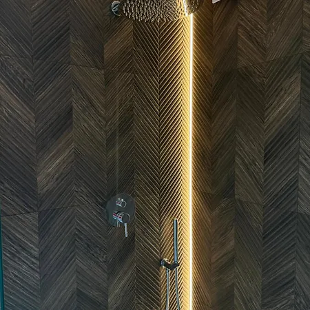 Domivka із чаном-джакузі, каміном і кіно-зоною у Cлавську Holiday home Slavske