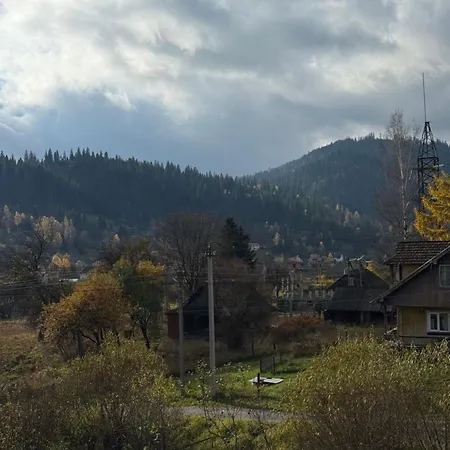 Domivka із чаном-джакузі, каміном і кіно-зоною у Cлавську Holiday home