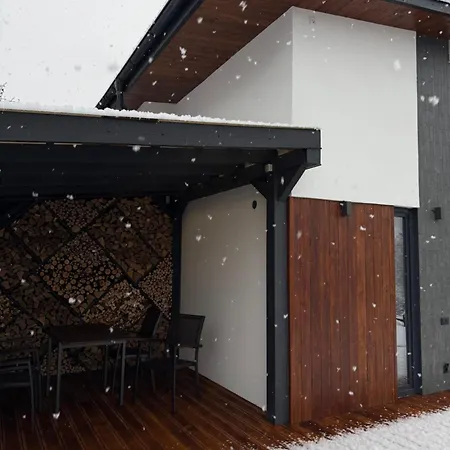 Domivka із чаном-джакузі, каміном і кіно-зоною у Cлавську Holiday home Slavske