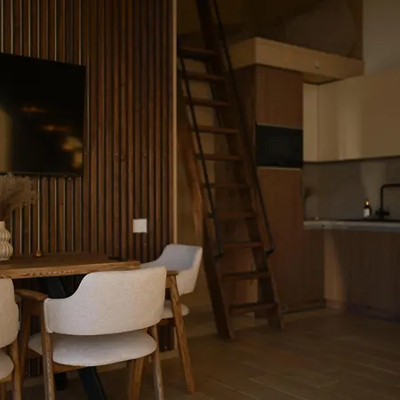 Domivka із чаном-джакузі, каміном і кіно-зоною у Cлавську *