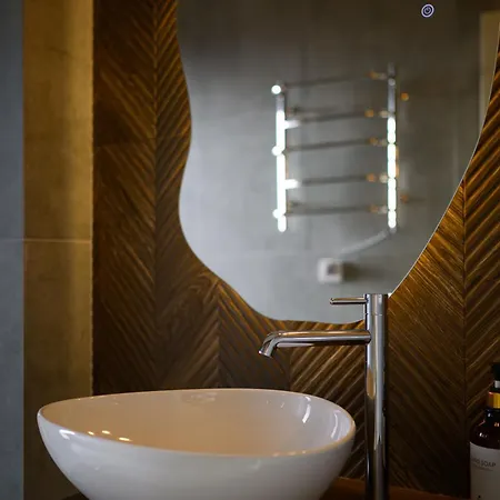 Domivka із чаном-джакузі, каміном і кіно-зоною у Cлавську