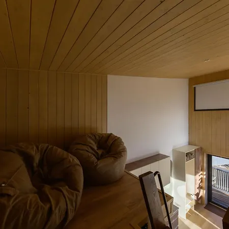 Holiday home Domivka із чаном-джакузі, каміном і кіно-зоною у Cлавську *